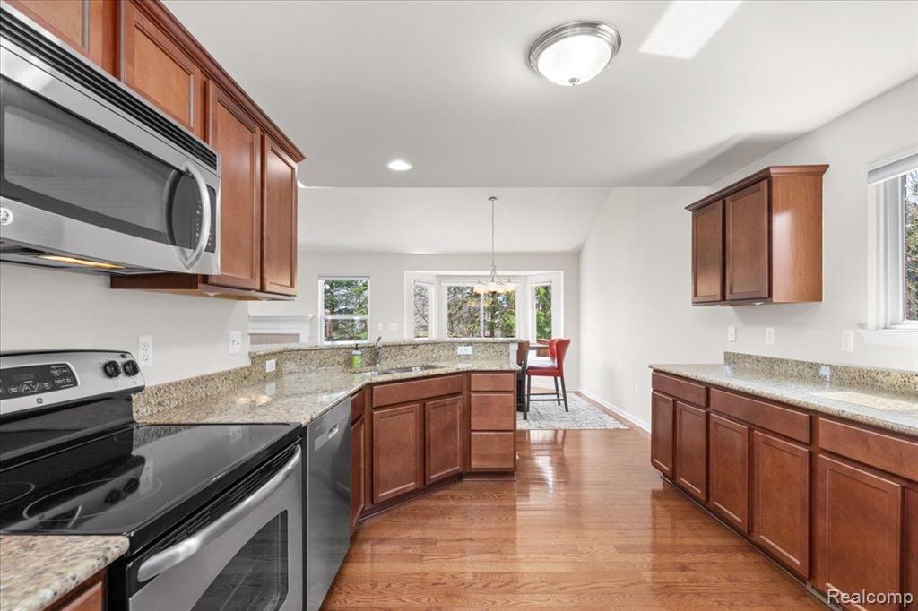 30216 VIEWCREST Drive, Novi, MI 48377 — Photo 19