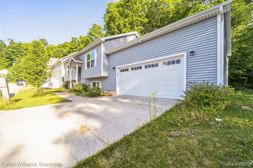 208 PARKVIEW Drive, Kingsley, MI 49649 — Photo 2