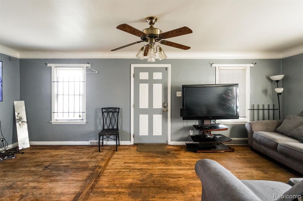 7551 RUTHERFORD Street, Detroit, MI 48228 — Photo 2