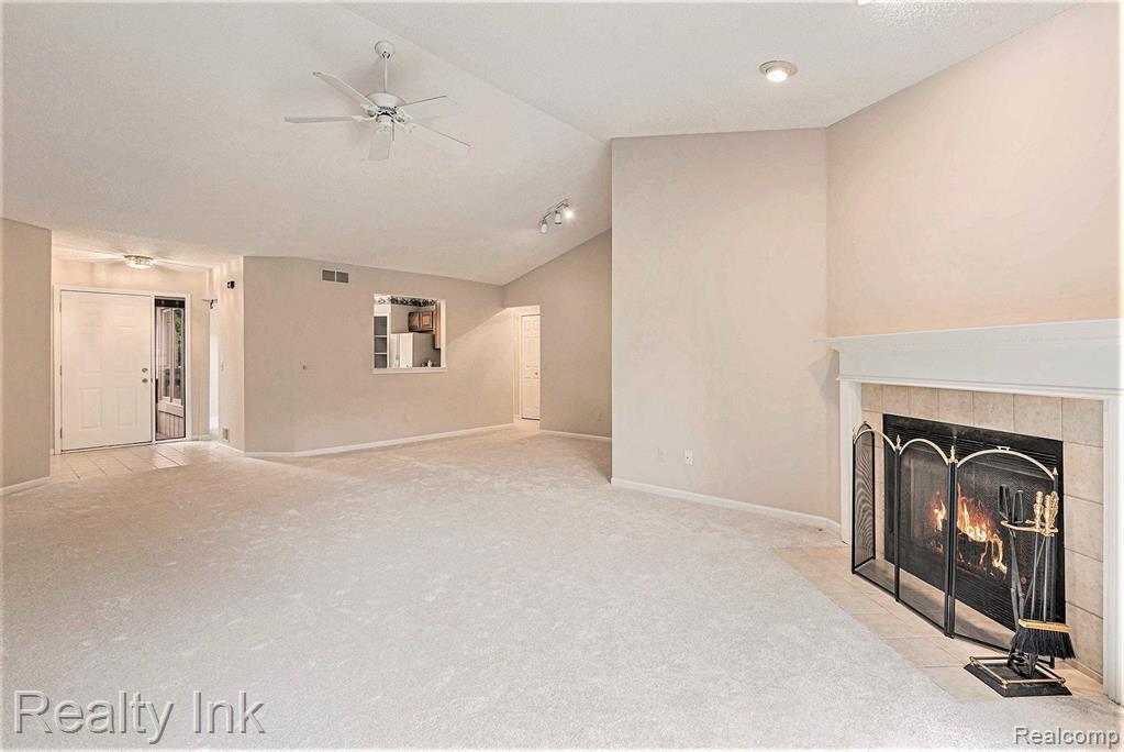 34978 WHITE PINE Trail, Farmington Hills, MI 48335 — Photo 4