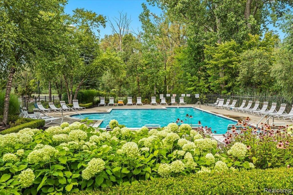 156 SANDY Lane, Walled Lake, MI 48390 — Photo 29