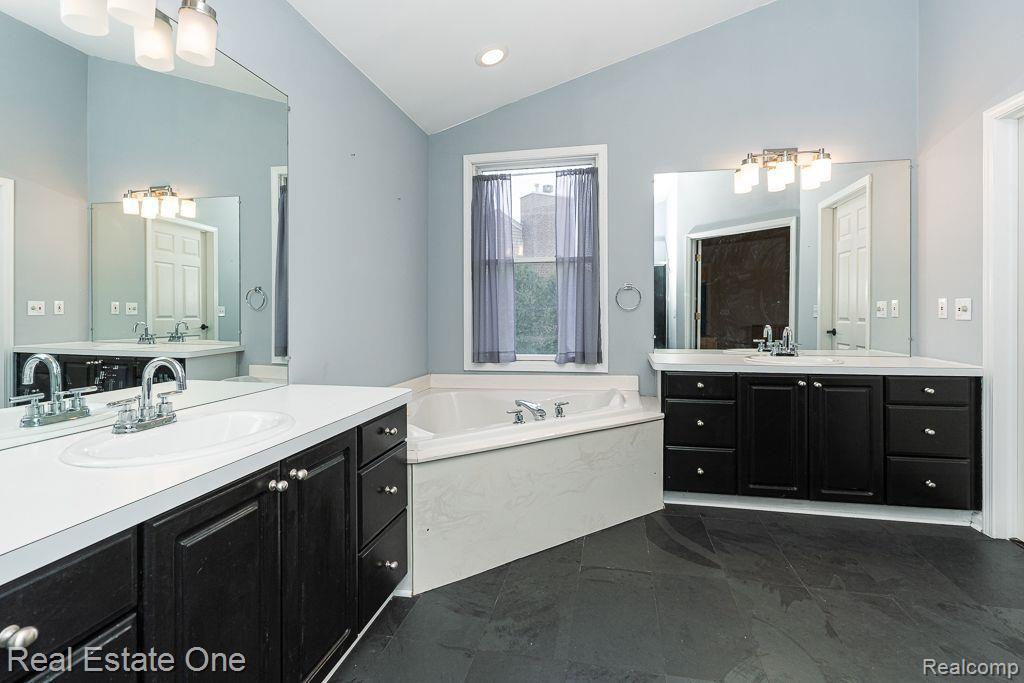 743 Caribou Court, Rochester, MI 48307 — Photo 28