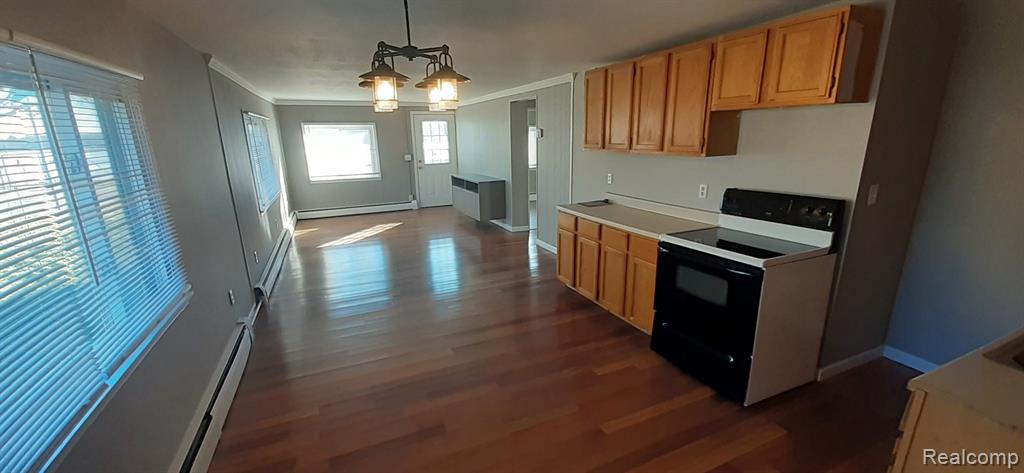 2557 DESMOND, Waterford, MI — Photo 10