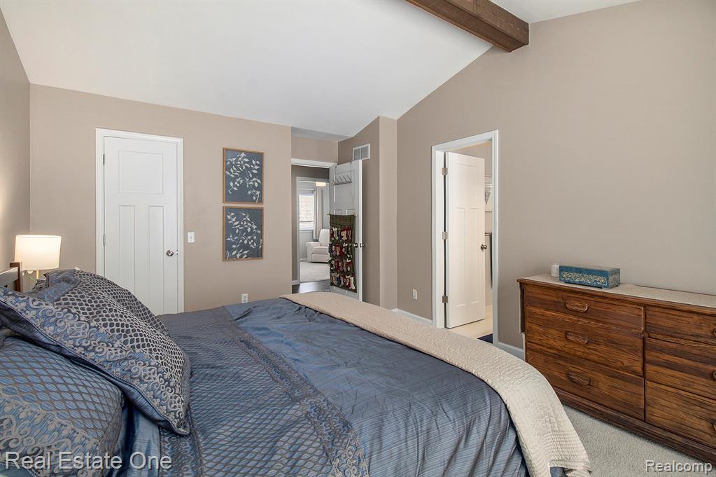6886 High Oaks Drive, Troy, MI 48098 — Photo 14