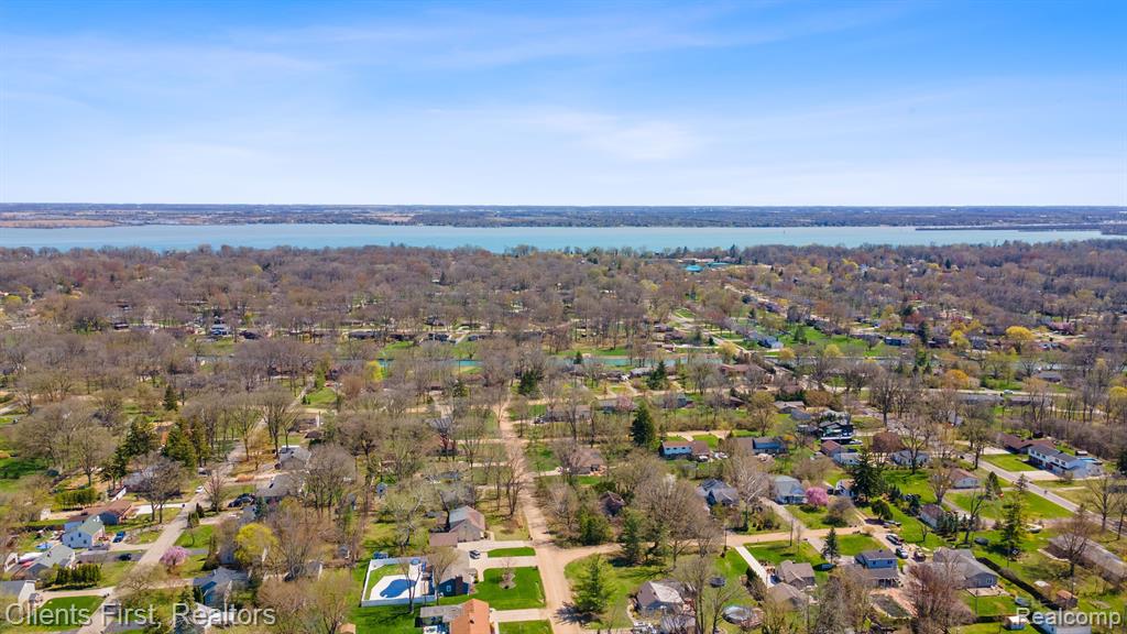 9350 BYROMAR Lane, Grosse Ile, MI 48138 — Photo 46