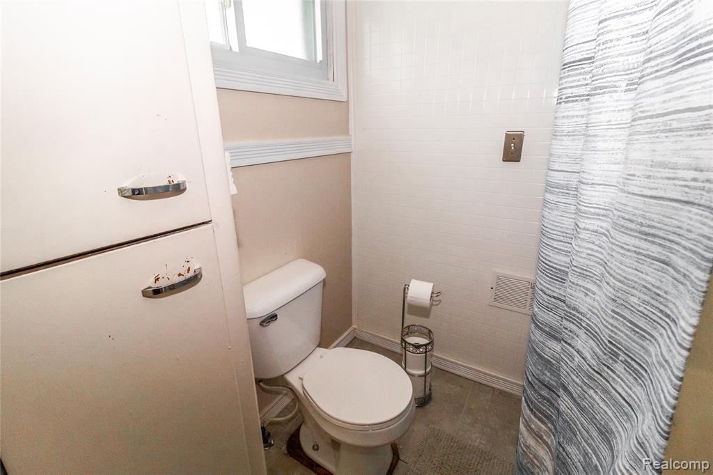825 N Main Street, Lapeer, MI 48446 — Photo 14