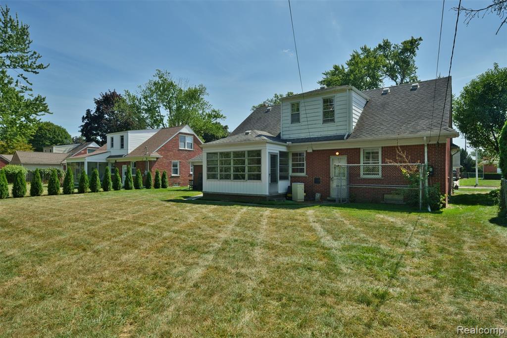 826 Shoreham Road, Grosse Pointe Woods, MI 48236 — Photo 4