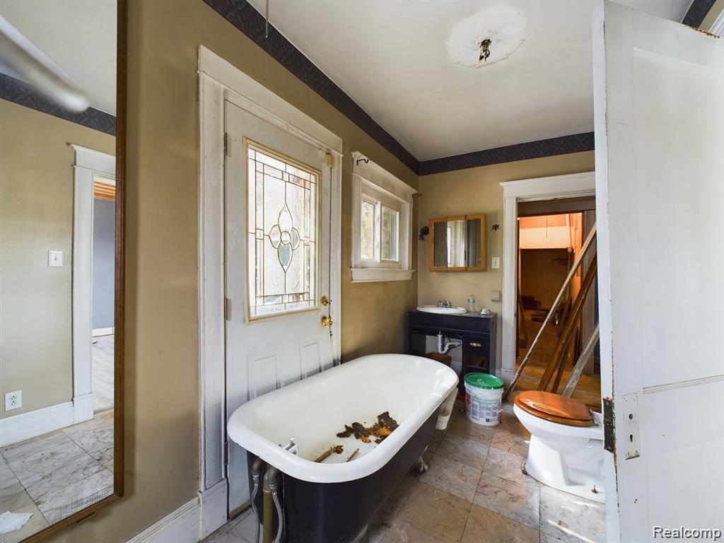 821 M L King Avenue, Flint, MI 48503 — Photo 49