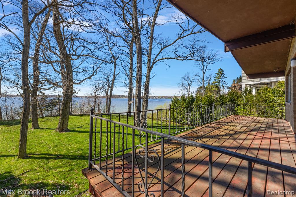 3549 WARDS POINT Drive, Orchard Lake Village, MI 48324 — Photo 5