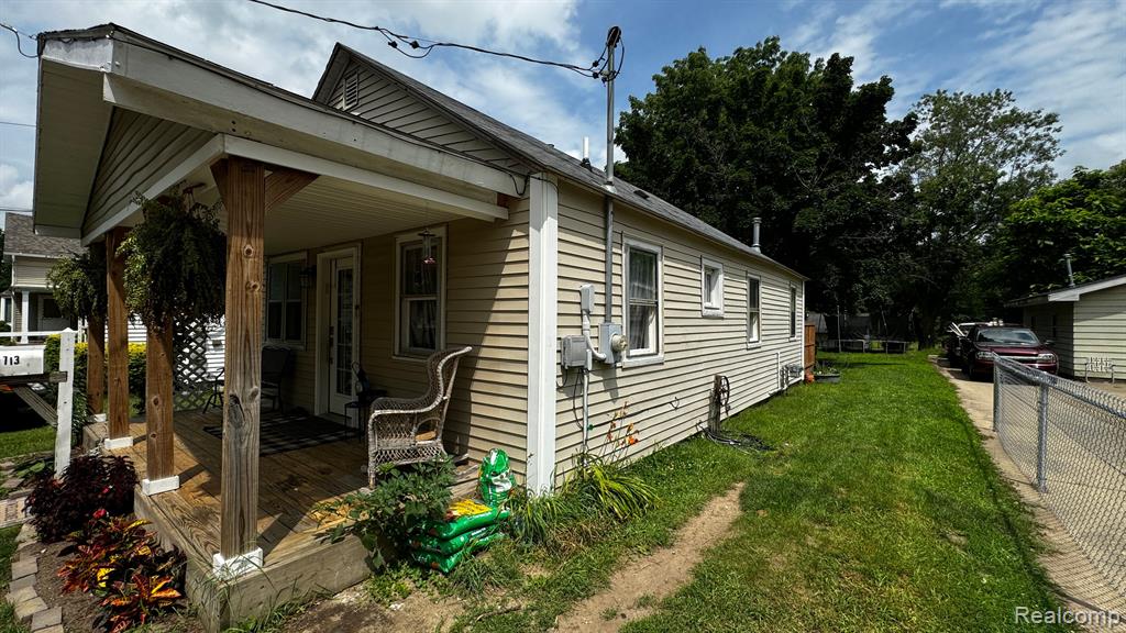 713 FRAZER Avenue, Owosso, MI 48867 — Photo 2