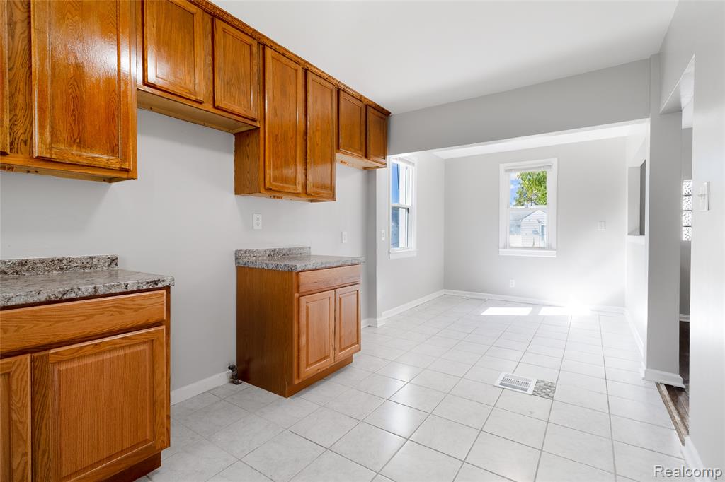 21204 Helle Avenue, Warren, MI 48089