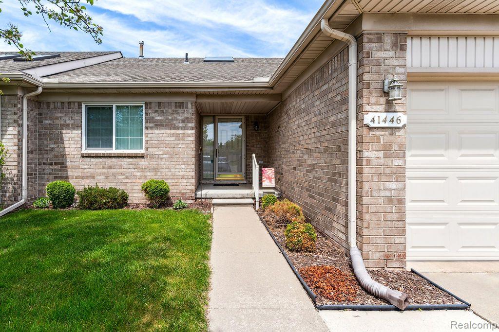 41446 REDMOND, Clinton Twp, MI 48038 — front exterior