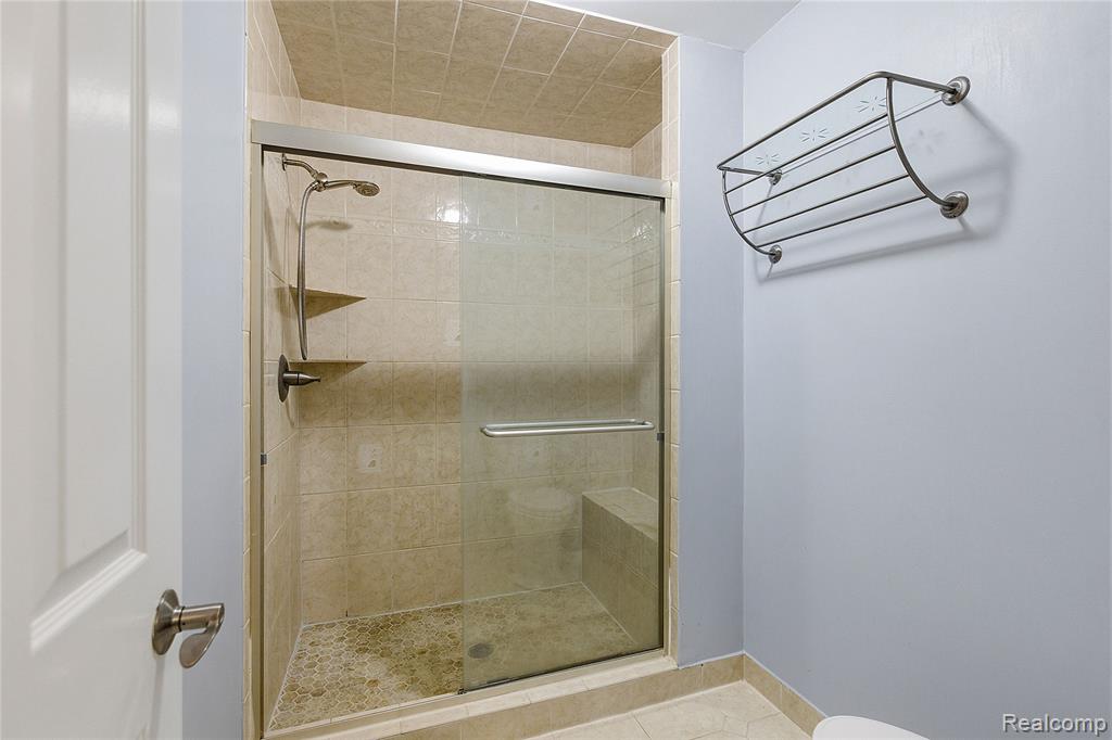 7154 Westchester, West Bloomfield, MI — Photo 28