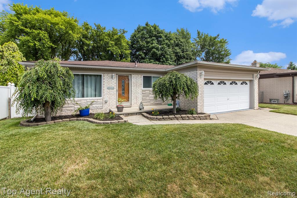 43954 McLean Drive, Sterling Heights, MI 48313 — Photo 2