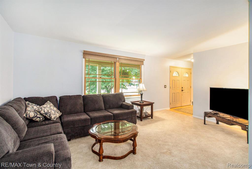 5555 Old Franklin Road, Grand Blanc, MI 48439 — Photo 3