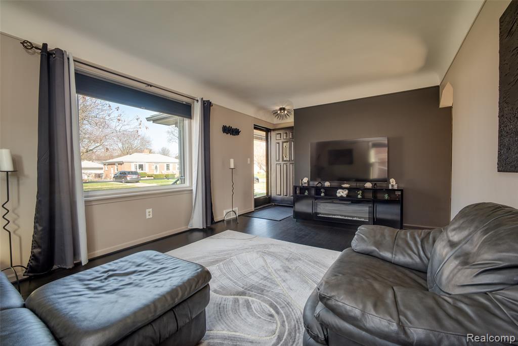 9614 Shadyside Street, Livonia, MI 48150 — Photo 5