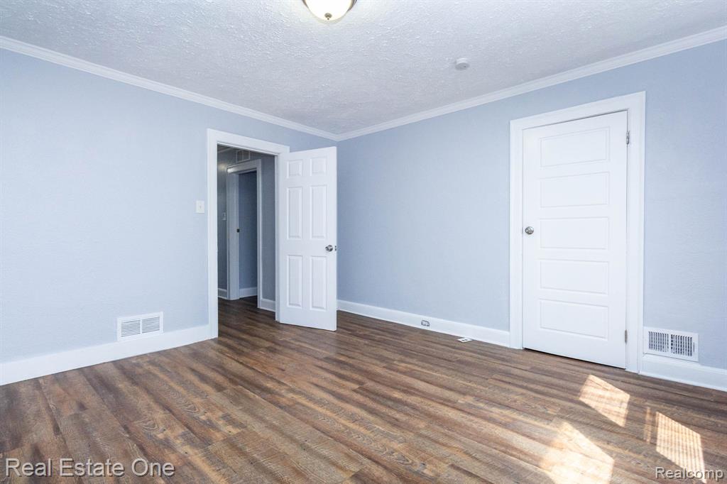 12568 Wilshire Drive, Detroit, MI 48213 — Photo 23