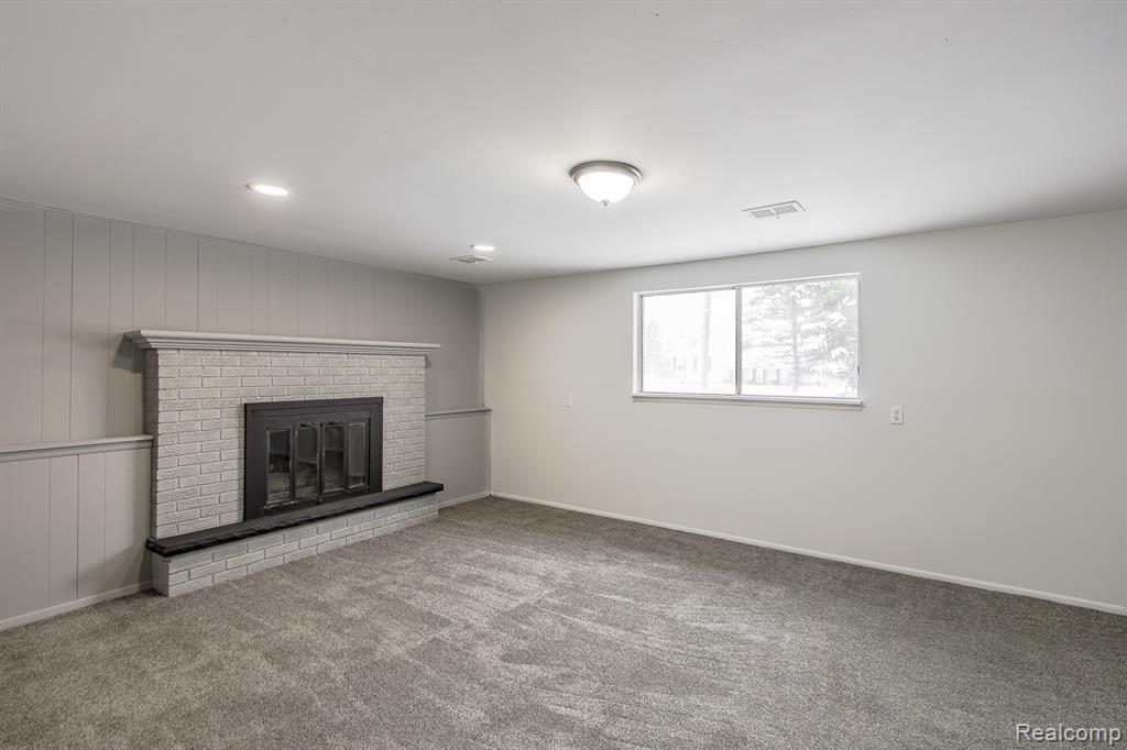 6445 Pontiac Lake Road, Waterford, MI 48327 — Photo 31