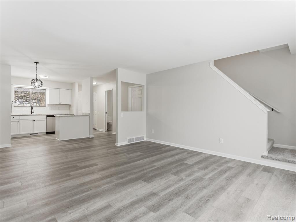 25927 New Forest Court, New Baltimore, MI — Photo 13