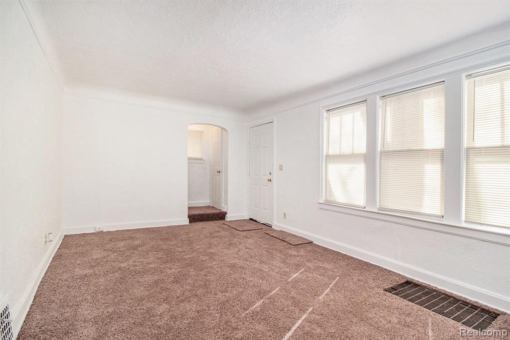 8100 ROBSON Street, Detroit, MI 48228 — Photo 2