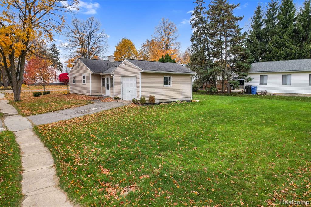 704 W Brooks Street, Howell, MI 48843 — Photo 14