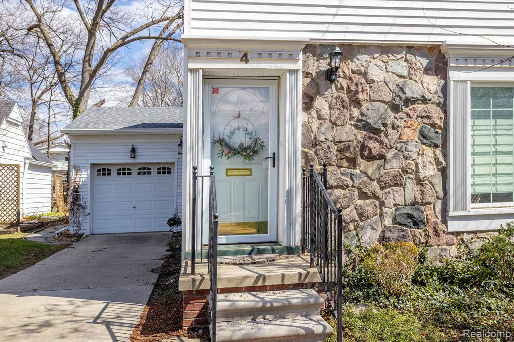4 DUXBURY Lane, Dearborn, MI 48120 — Photo 3