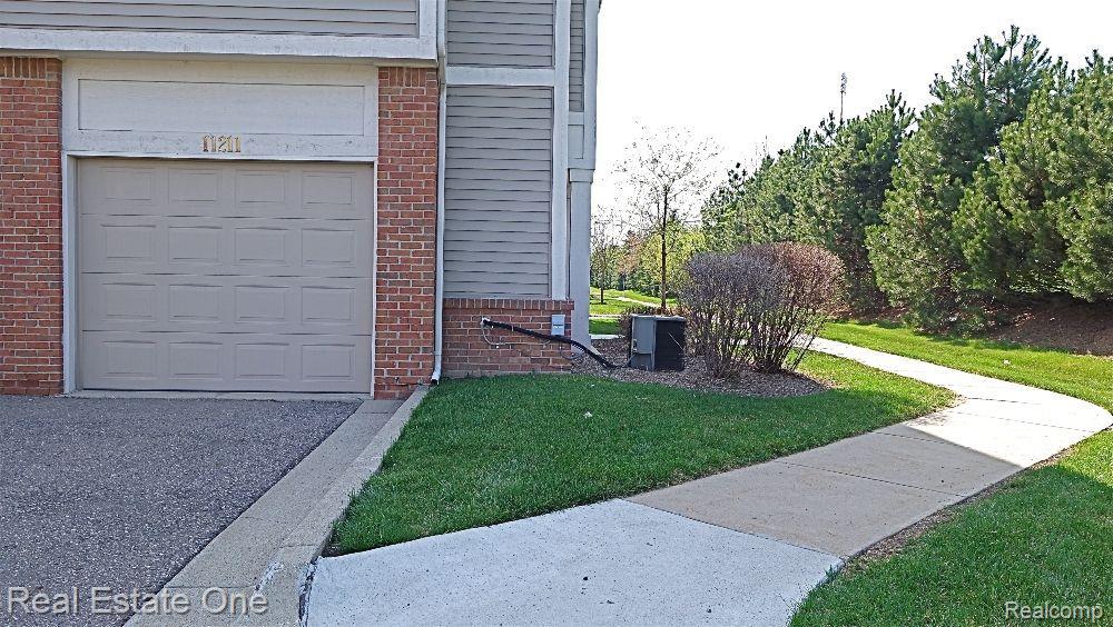 11211 ADDINGTON Drive, 139, Commerce Twp, MI 48390 — Photo 2