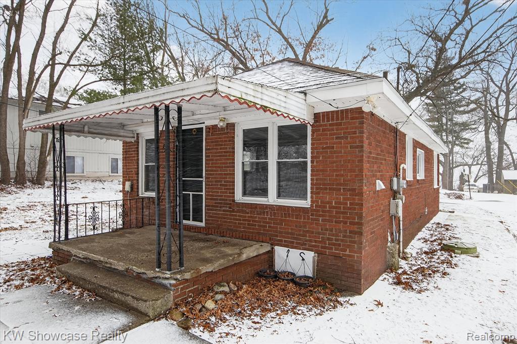 1860 Ladd Road, Wolverine Lake, MI 48390 — Photo 32