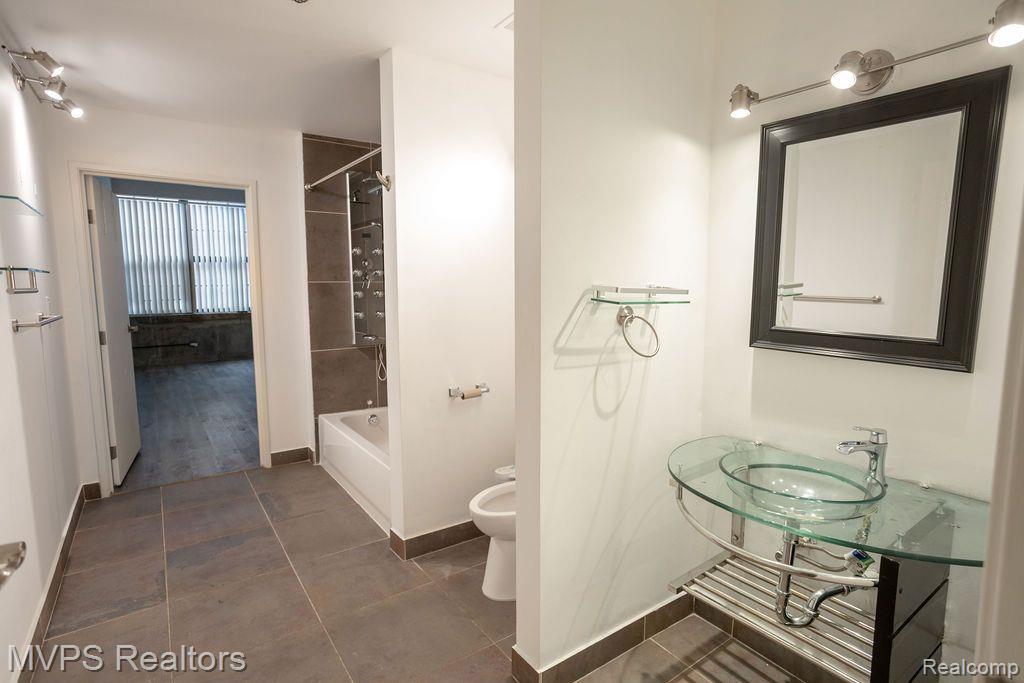 6533 E JEFFERSON Avenue, 137, Detroit, MI 48207 — Photo 12