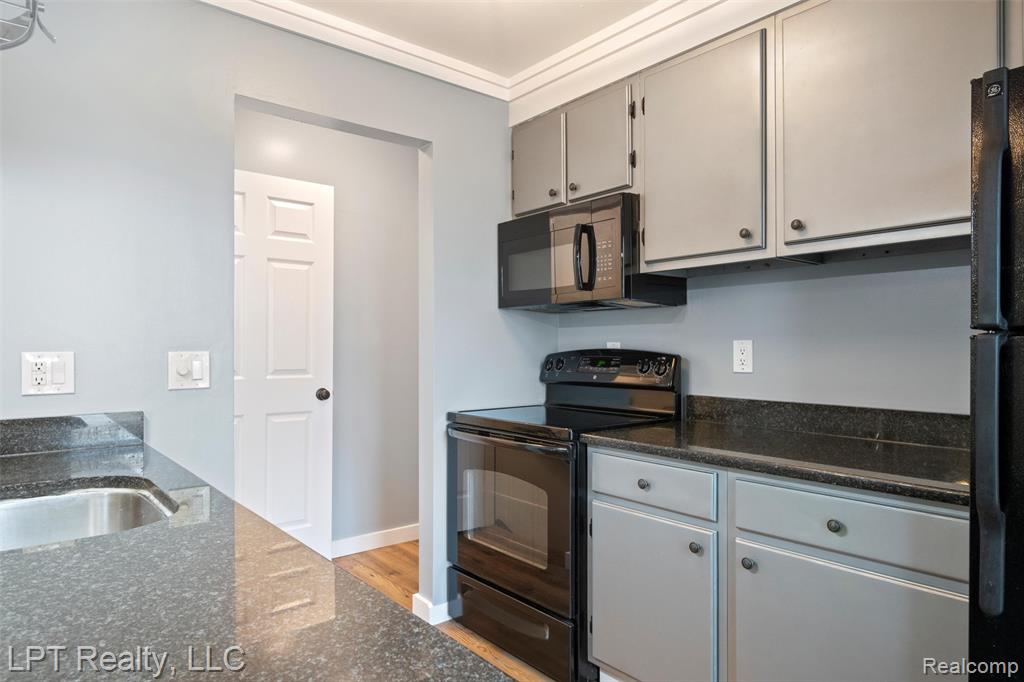 38201 Carolon Boulevard, 17B, Westland, MI — Photo 10