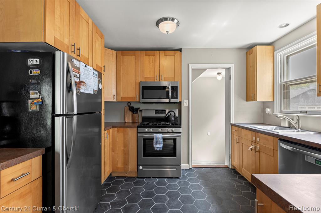 9616 Auburndale Street, Livonia, MI 48150 — Photo 14
