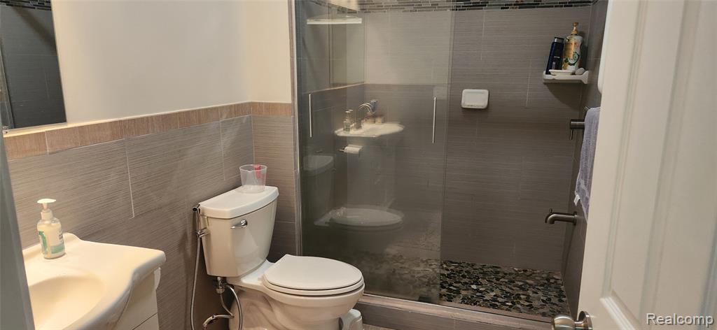 42849 Saint James Court, Sterling Heights, MI 48314 — Photo 9