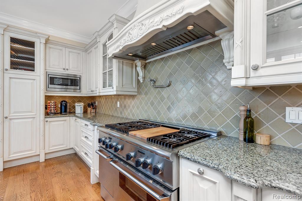 682 WALLACE Street, Birmingham, MI 48009 — Photo 14