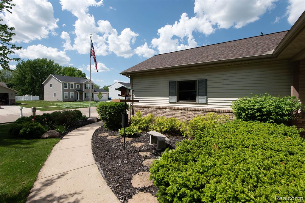 906 VILLAGE Drive, Davison, MI 48423 — Photo 6