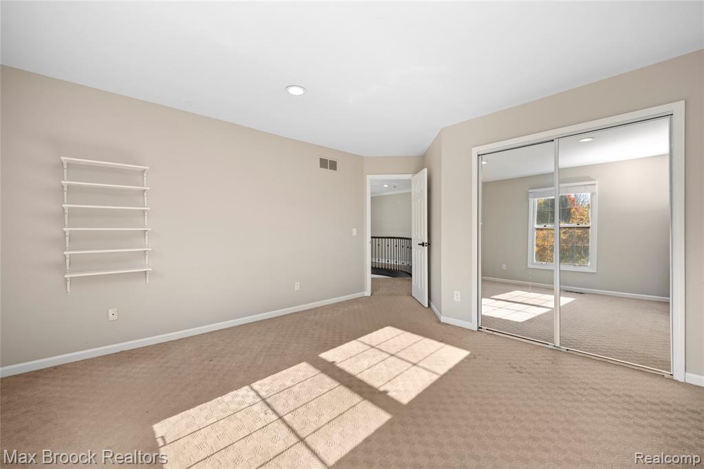 6986 Crosswell Drive, West Bloomfield, MI — Photo 32