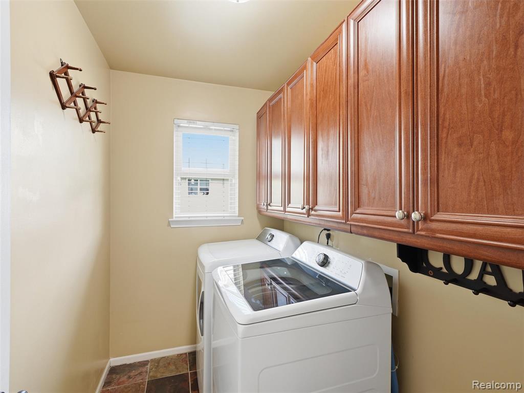 23621 Crescent Ridge Drive, New Boston, MI 48164 — Photo 16
