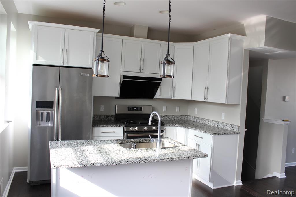 5911 PICALL Drive, Troy, MI 48098 — Photo 2
