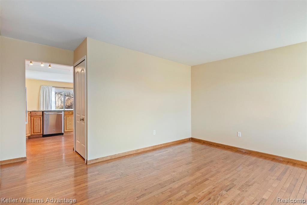 44528 WHITMAN Avenue, Canton, MI 48187 — Photo 6