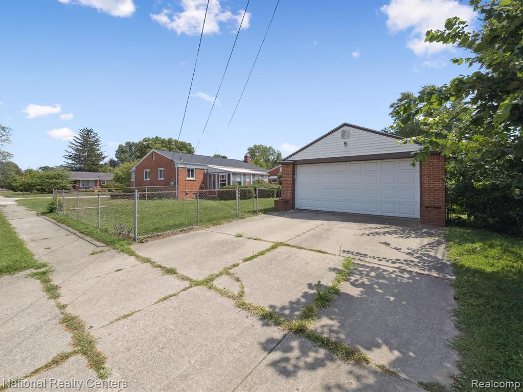 9871 Denne Street, Livonia, MI 48150 — Photo 15