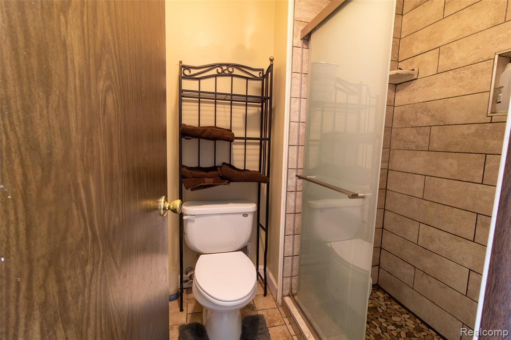 24550 Colonial Drive, Woodhaven, MI 48183 — Photo 20