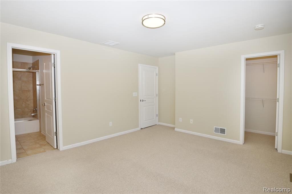 44458 Gwinnett Loop, Novi, MI — Photo 18