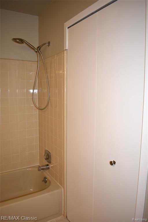 7901 Lawrence, West Bloomfield, MI — Photo 22