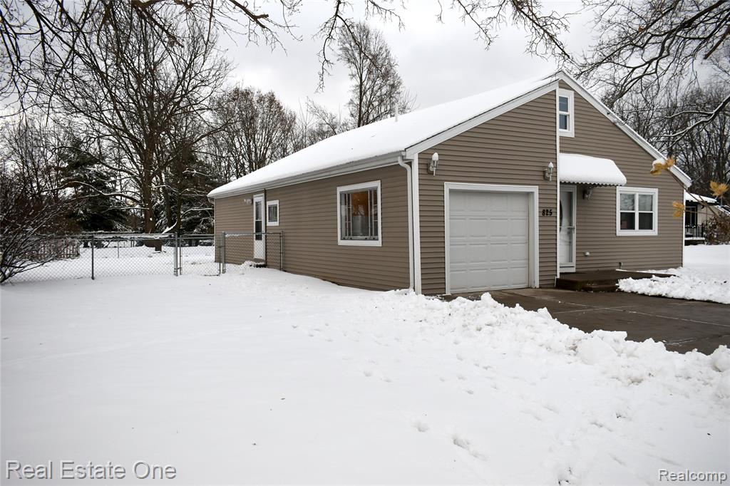 825 Ferley Street, Lansing, MI 48911 — Photo 42
