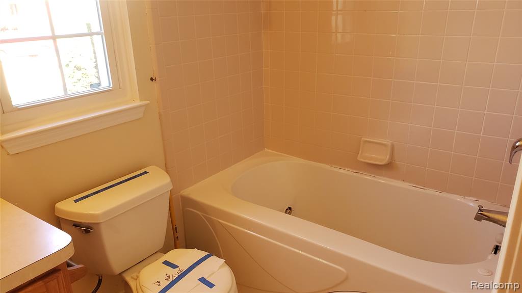 6196 Crystal Lake Drive, Romulus, MI 48174 — Photo 18