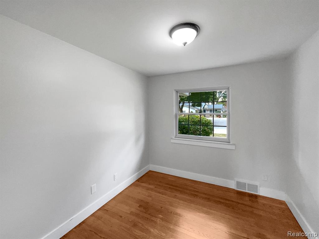 6842 APACHE Trail, Westland, MI — Photo 13