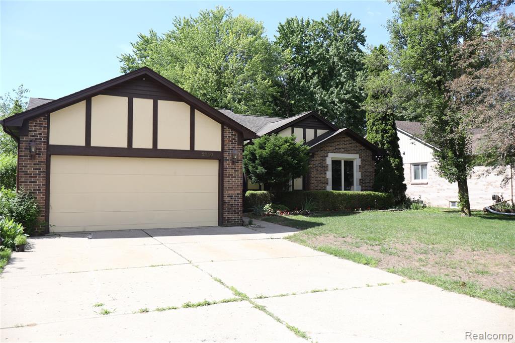 2800 Ranieri Drive, Troy, MI 48085