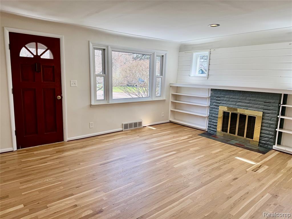 413 Bridson Street, Fenton, MI 48430 — Photo 9