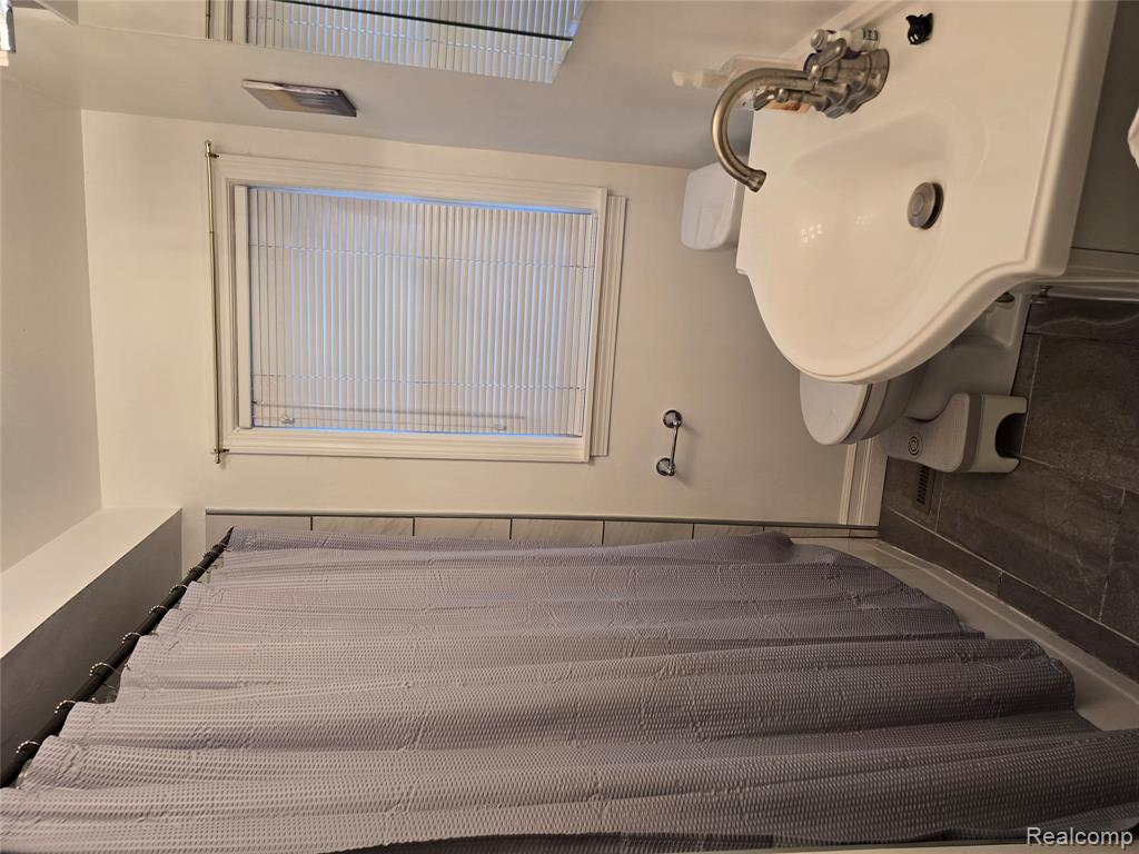 5921 Houghten Drive, Troy, MI 48098 — Photo 8