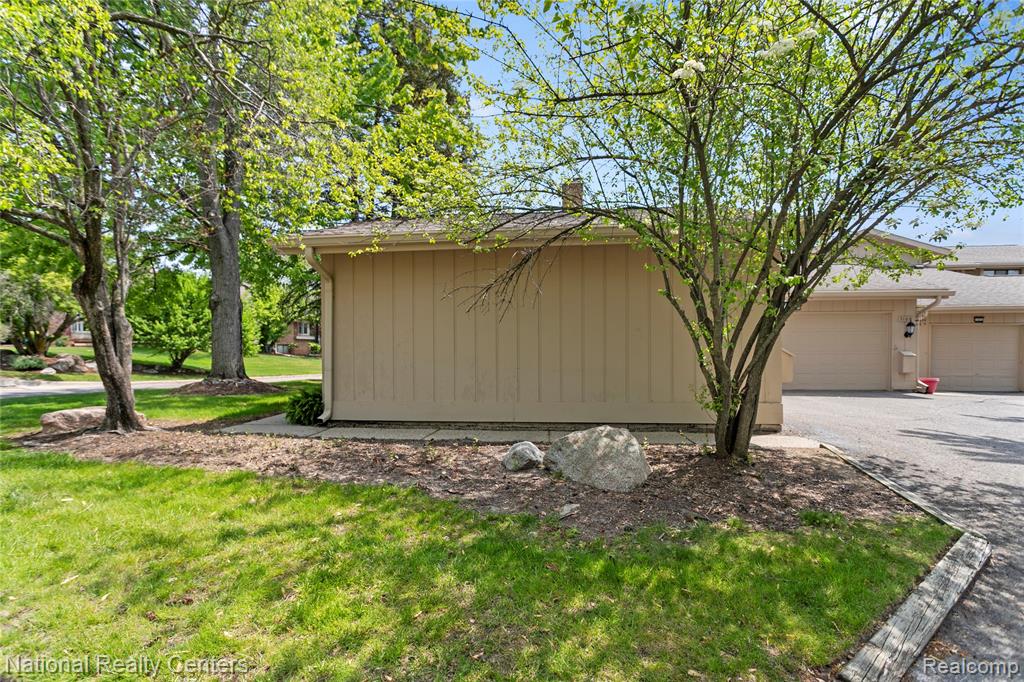 7103 Pebble Park Drive, West Bloomfield, MI — Photo 42