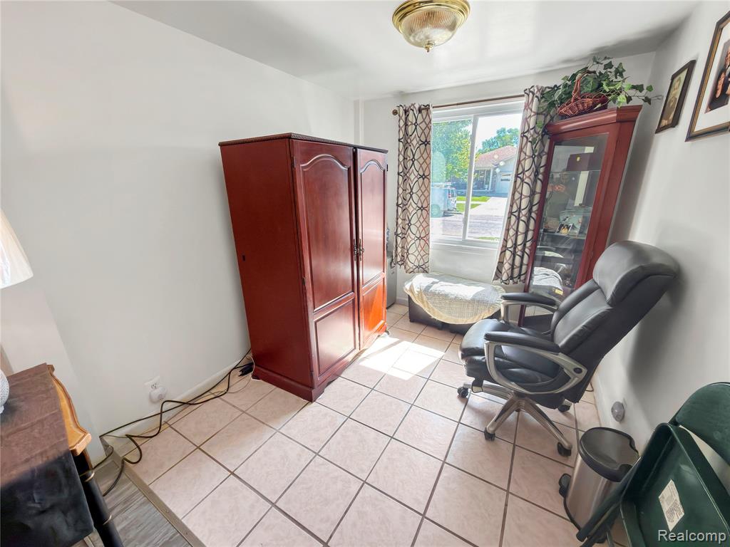 6907 Orchard Avenue, Dearborn, MI 48126 — Photo 9